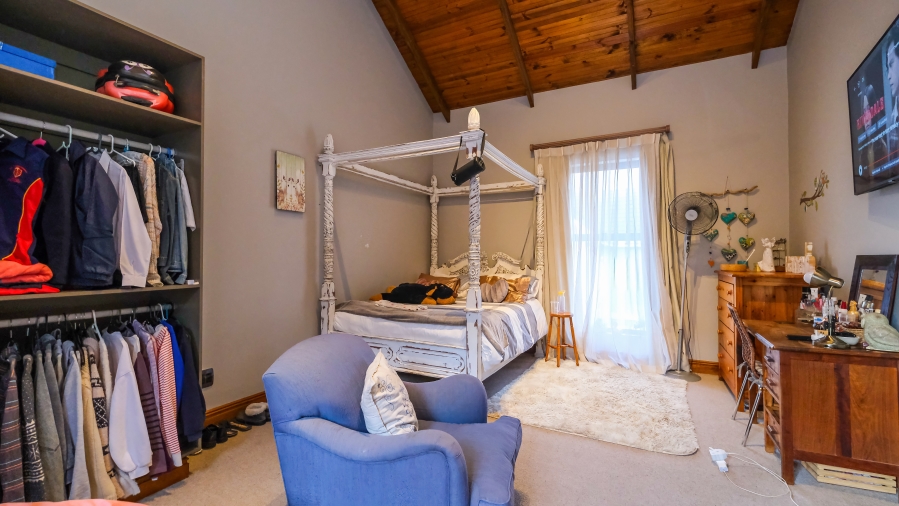 5 Bedroom Property for Sale in Kraaibosch Manor Western Cape